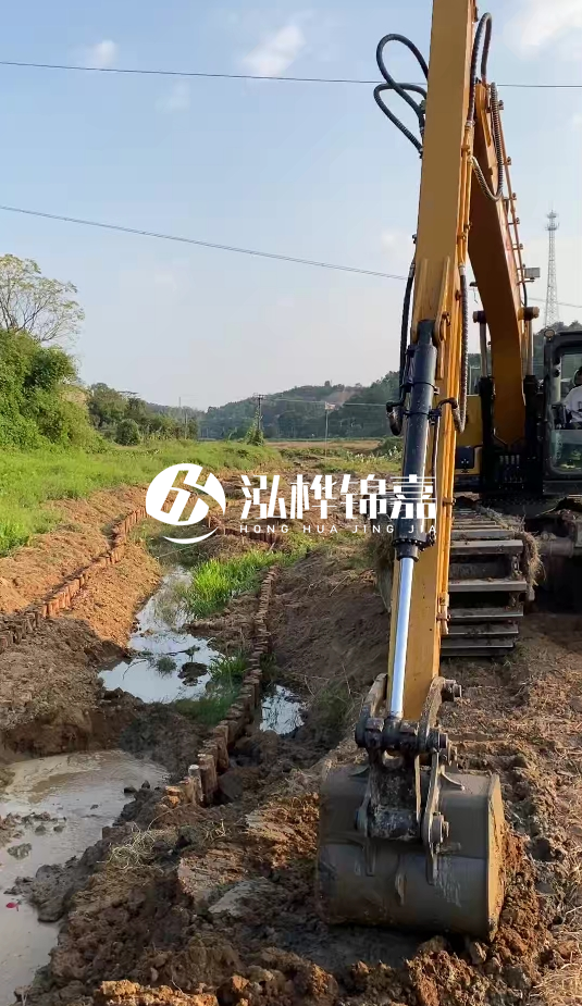 青島河道清淤專業(yè)施工-水挖機(jī)清淤適合哪些河道狀況？